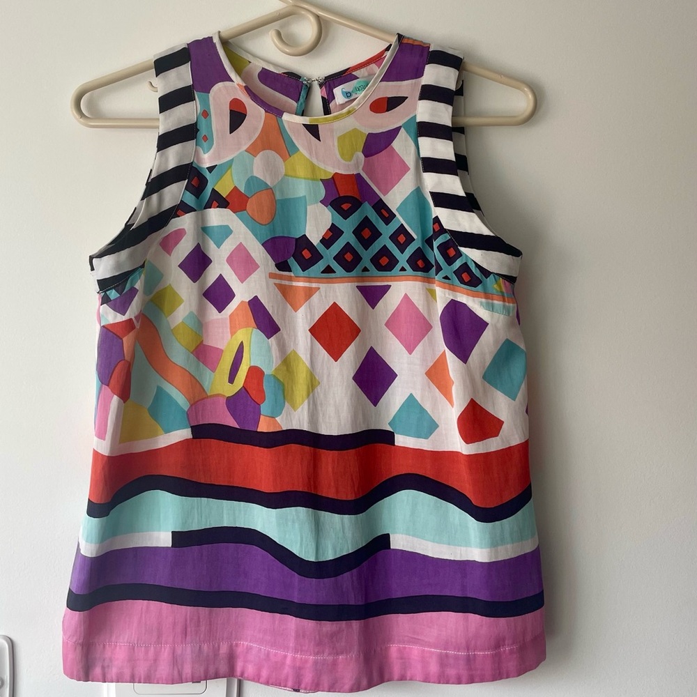 Colorful sleeveless open back women top, retro style, geometric prints. Size S